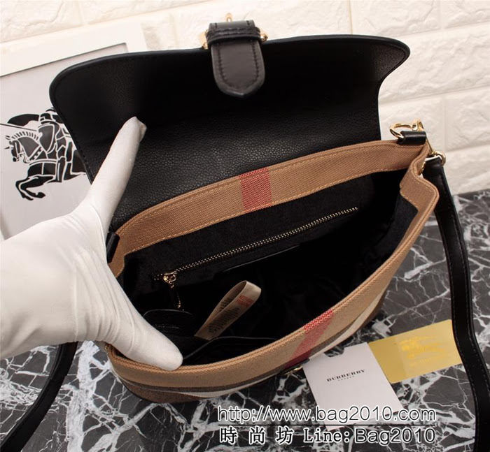 BURBERRY巴寶莉 獨家爆款 小號Canvas格紋皮革 斜背包 39907  Bhq1004